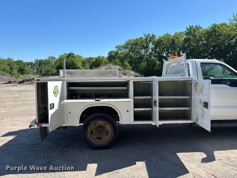image for item FH7139 2015 Ford F550 Super Duty XL utility / service truck
