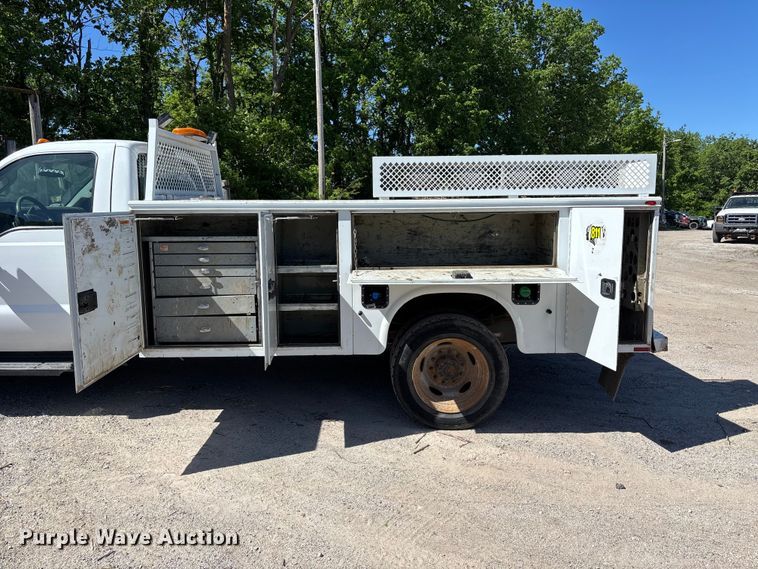 image for item FH7139 2015 Ford F550 Super Duty XL utility / service truck