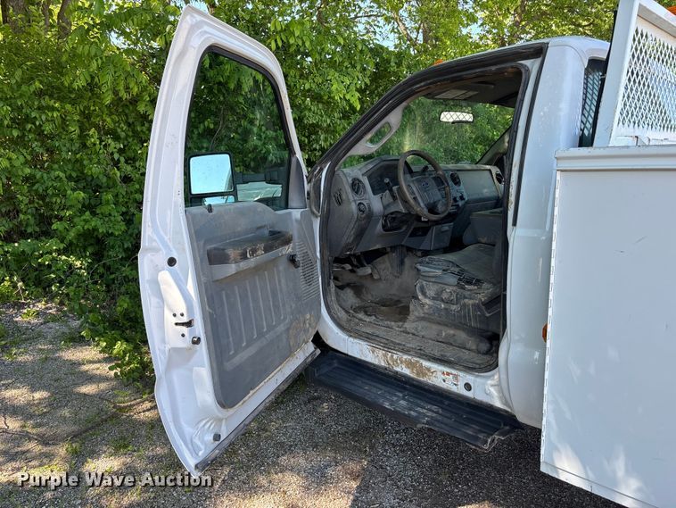 image for item FH7139 2015 Ford F550 Super Duty XL utility / service truck