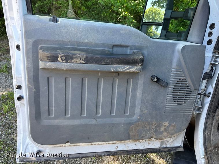 image for item FH7139 2015 Ford F550 Super Duty XL utility / service truck