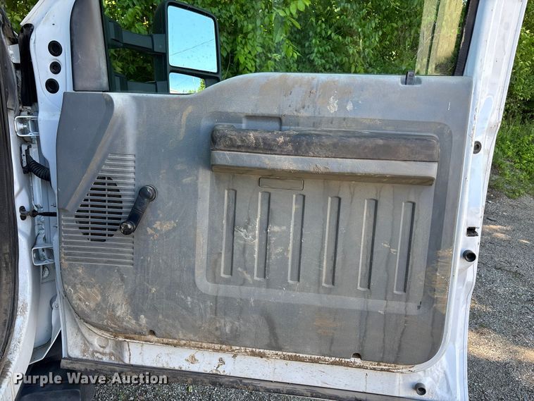 image for item FH7139 2015 Ford F550 Super Duty XL utility / service truck
