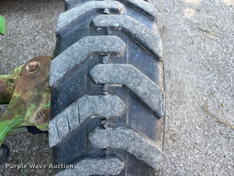 image for item FH7140 1990 John Deere 1070 MFWD tractor