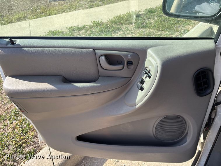 image for item FI0791 2001 Dodge Caravan van