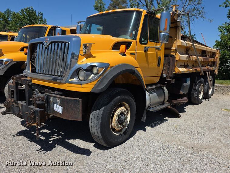 image for item FI0995 2011 International 7600 dump truck