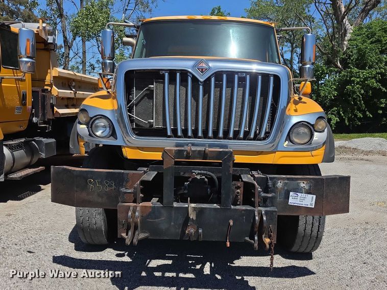 image for item FI0995 2011 International 7600 dump truck