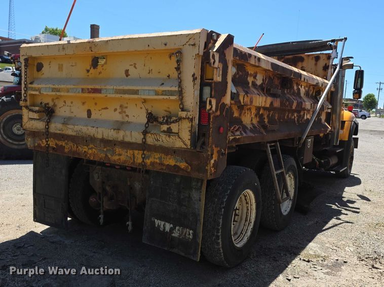 image for item FI0995 2011 International 7600 dump truck