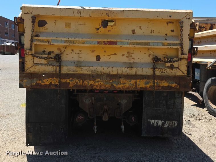image for item FI0995 2011 International 7600 dump truck