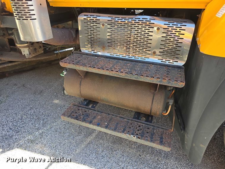 image for item FI0995 2011 International 7600 dump truck