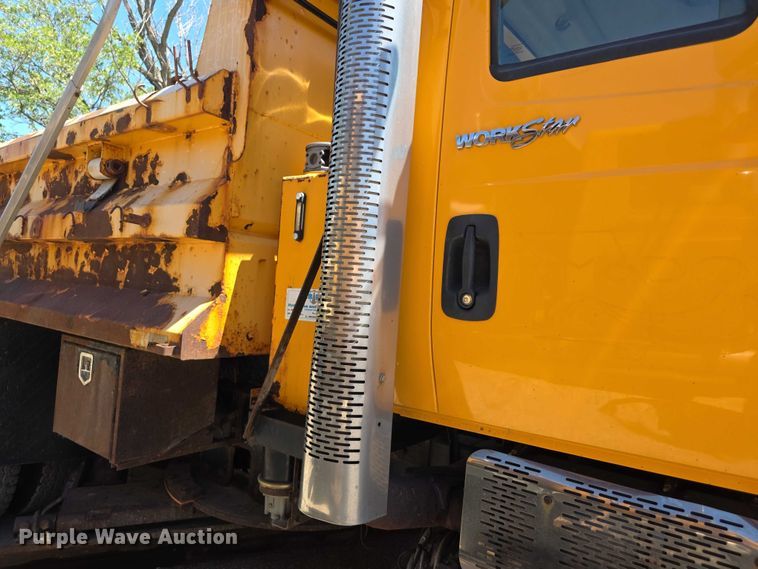 image for item FI0995 2011 International 7600 dump truck