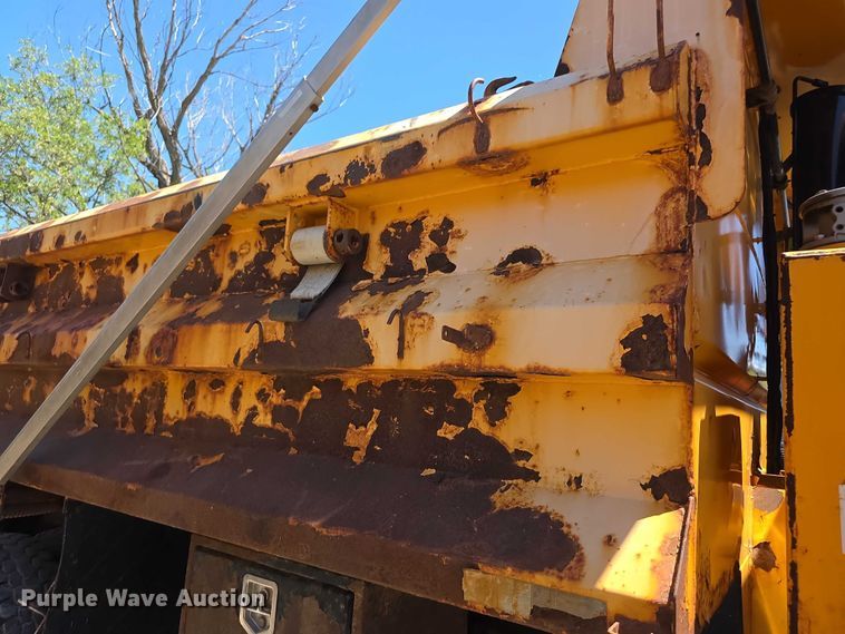 image for item FI0995 2011 International 7600 dump truck