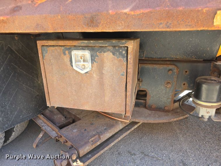 image for item FI0995 2011 International 7600 dump truck