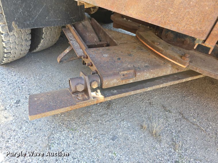 image for item FI0995 2011 International 7600 dump truck