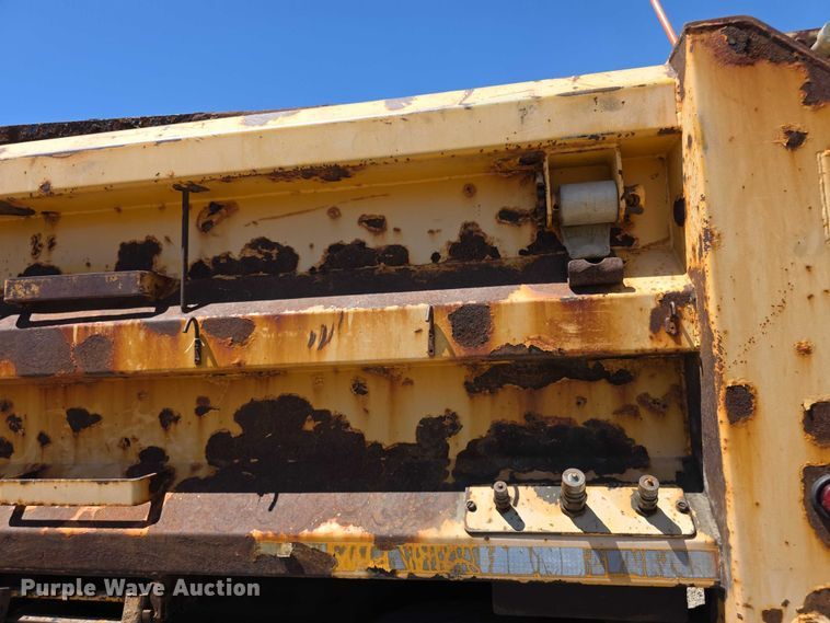 image for item FI0995 2011 International 7600 dump truck
