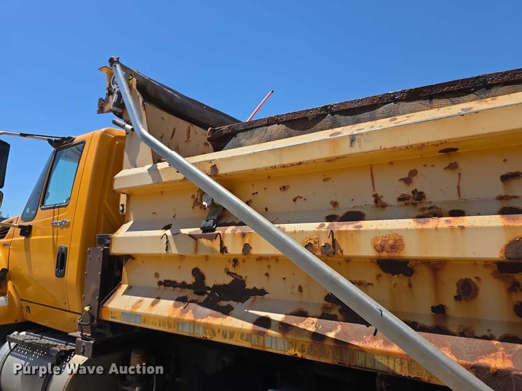 image for item FI0995 2011 International 7600 dump truck
