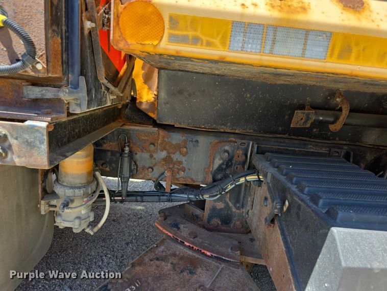 image for item FI0995 2011 International 7600 dump truck