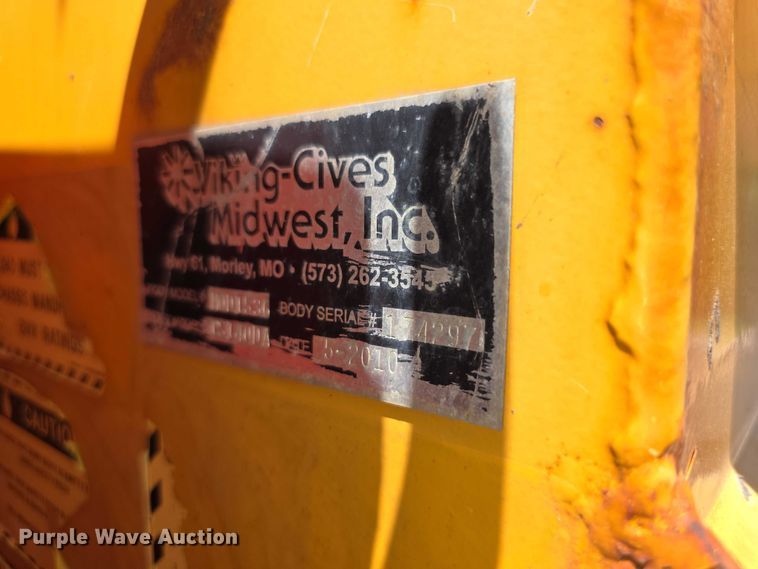 image for item FI0995 2011 International 7600 dump truck