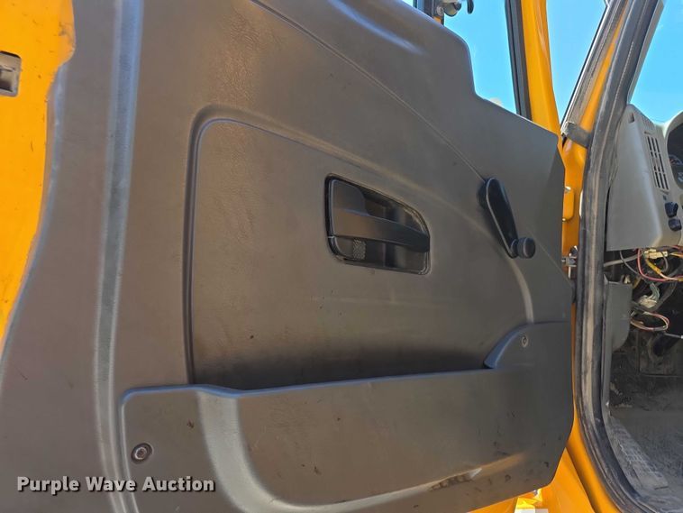 image for item FI0995 2011 International 7600 dump truck
