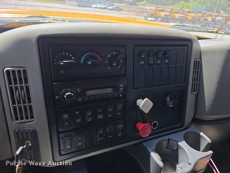 image for item FI0995 2011 International 7600 dump truck