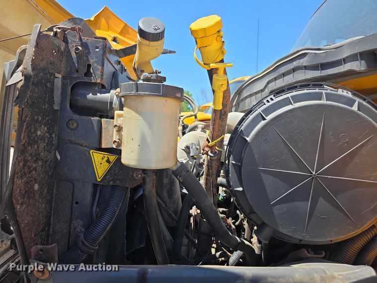 image for item FI0995 2011 International 7600 dump truck