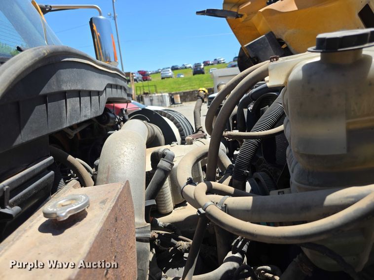 image for item FI0995 2011 International 7600 dump truck