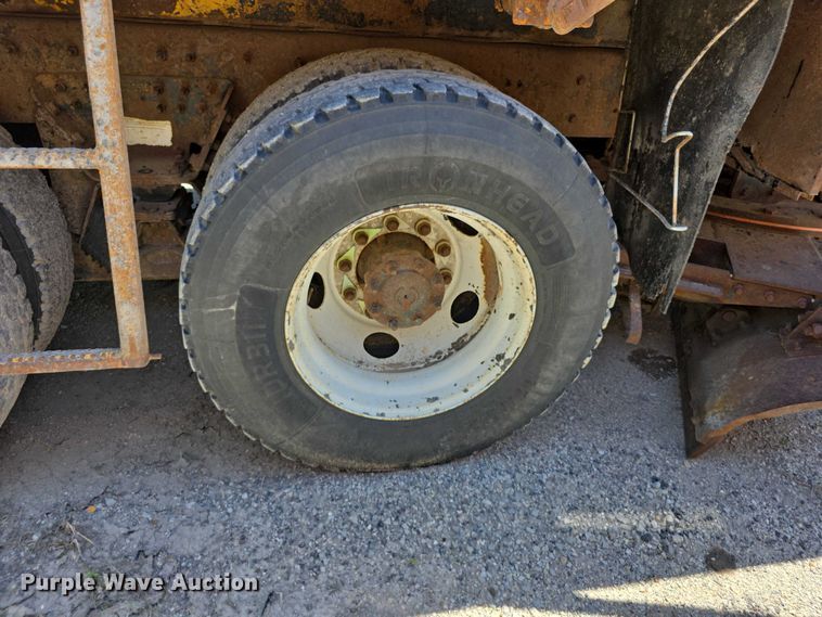 image for item FI0995 2011 International 7600 dump truck