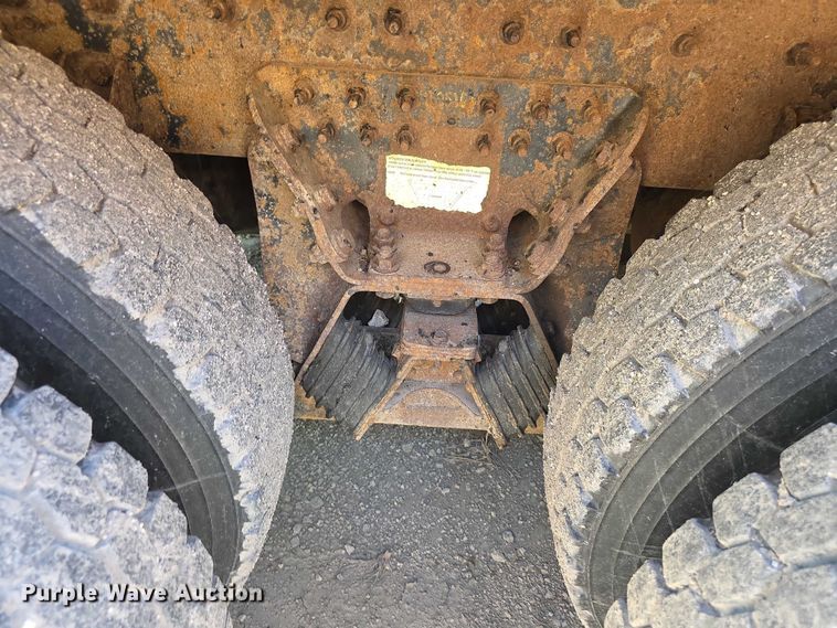 image for item FI0995 2011 International 7600 dump truck