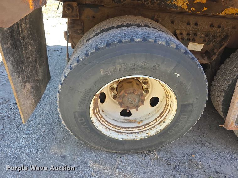 image for item FI0995 2011 International 7600 dump truck
