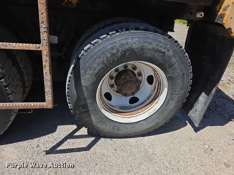 image for item FI0995 2011 International 7600 dump truck