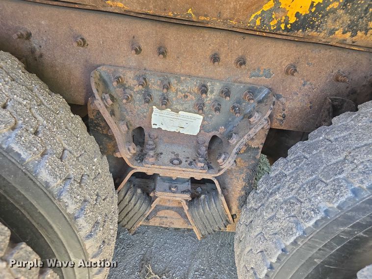 image for item FI0995 2011 International 7600 dump truck