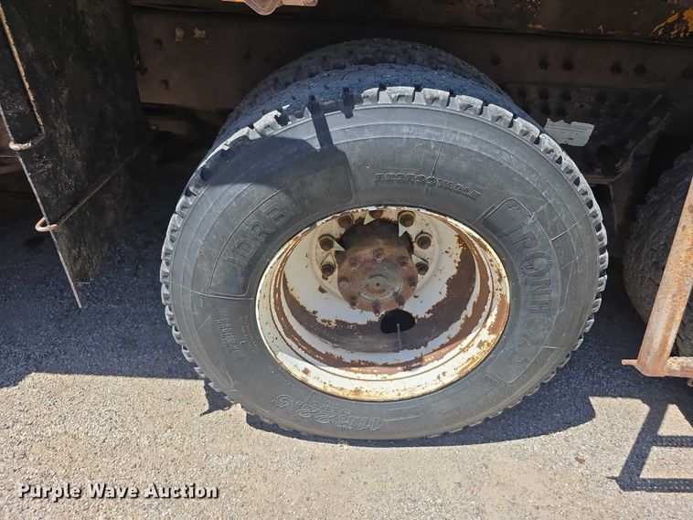 image for item FI0995 2011 International 7600 dump truck
