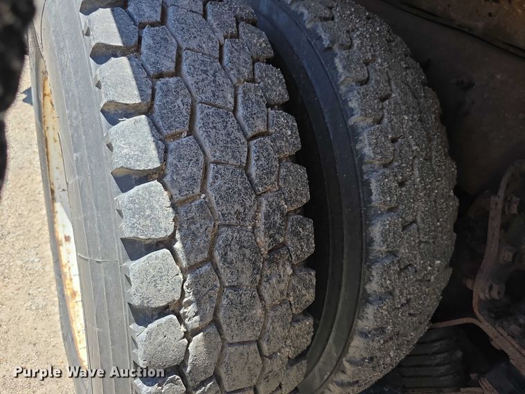 image for item FI0995 2011 International 7600 dump truck