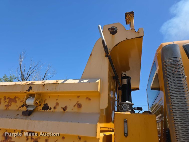 image for item FI0996 2012 International 7500 dump truck
