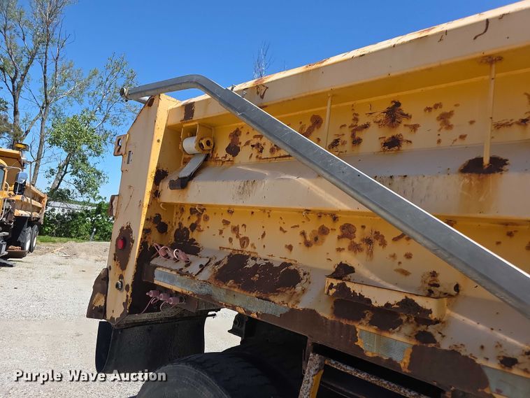 image for item FI0996 2012 International 7500 dump truck