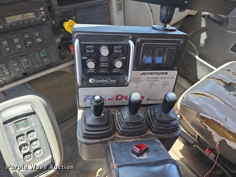 image for item FI0996 2012 International 7500 dump truck