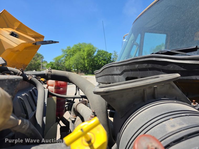 image for item FI0996 2012 International 7500 dump truck