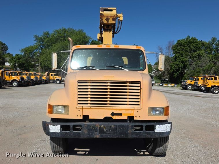 image for item FI0997 1995 International 4900 crane truck