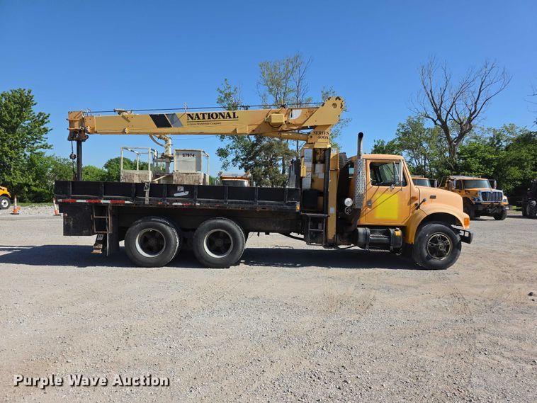 image for item FI0997 1995 International 4900 crane truck