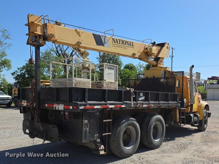 image for item FI0997 1995 International 4900 crane truck