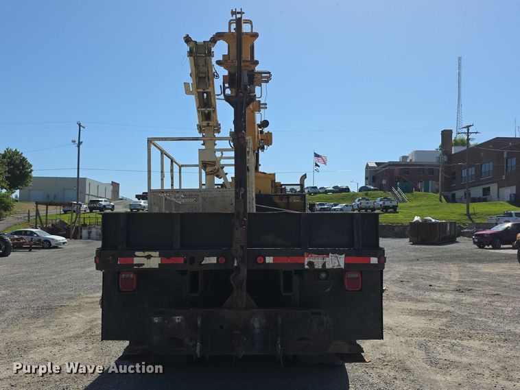 image for item FI0997 1995 International 4900 crane truck