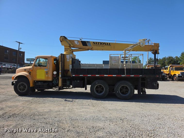 image for item FI0997 1995 International 4900 crane truck