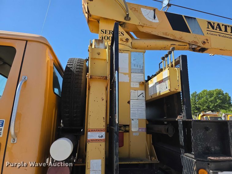 image for item FI0997 1995 International 4900 crane truck