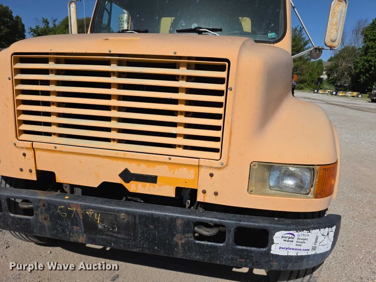 image for item FI0997 1995 International 4900 crane truck