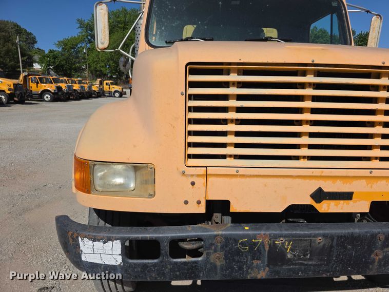 image for item FI0997 1995 International 4900 crane truck