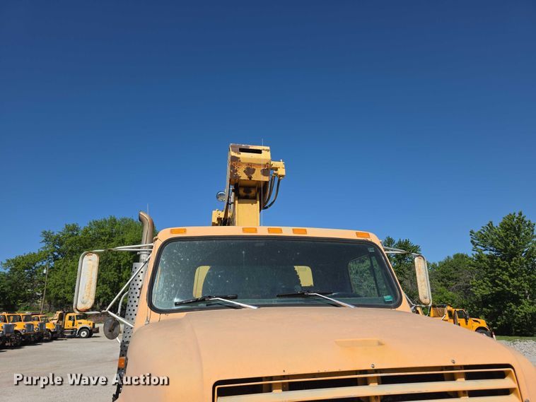 image for item FI0997 1995 International 4900 crane truck