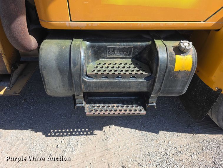 image for item FI0997 1995 International 4900 crane truck