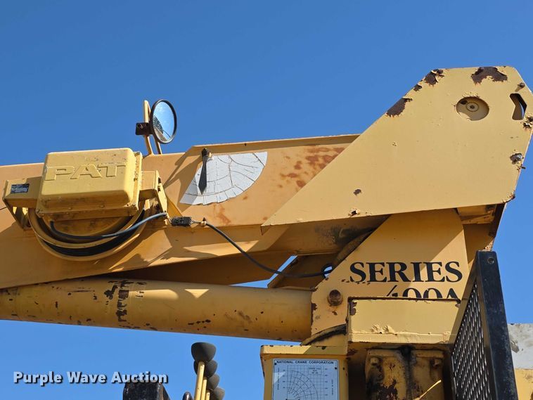 image for item FI0997 1995 International 4900 crane truck