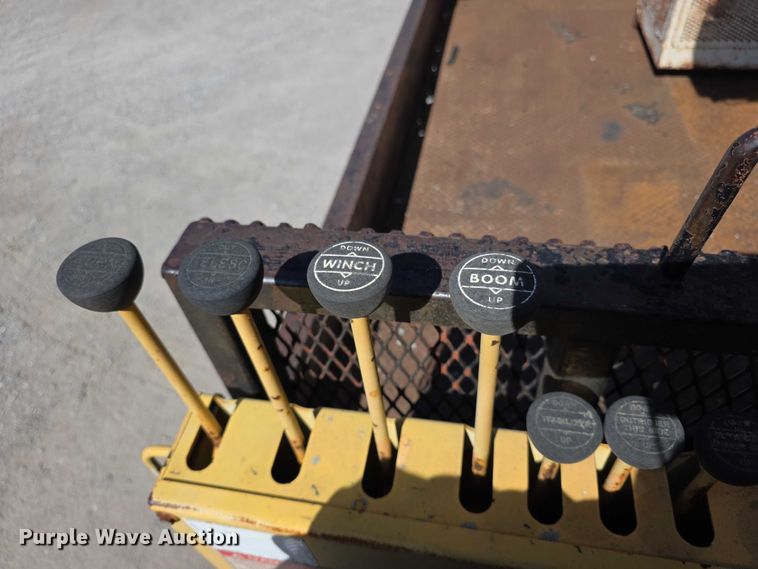 image for item FI0997 1995 International 4900 crane truck