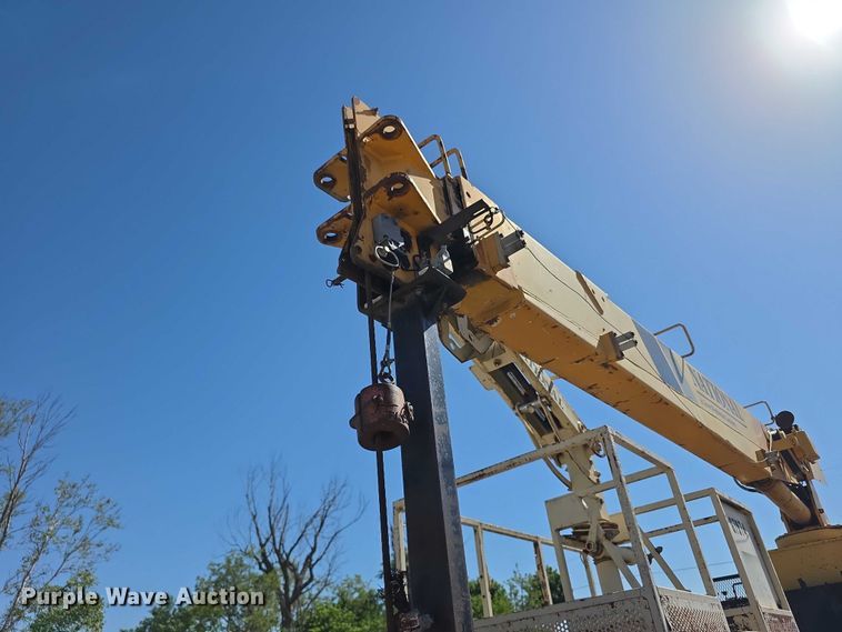 image for item FI0997 1995 International 4900 crane truck