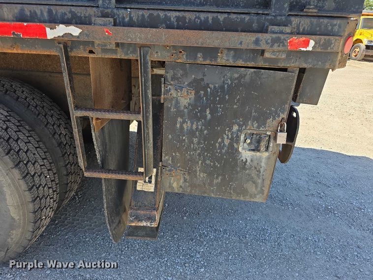 image for item FI0997 1995 International 4900 crane truck