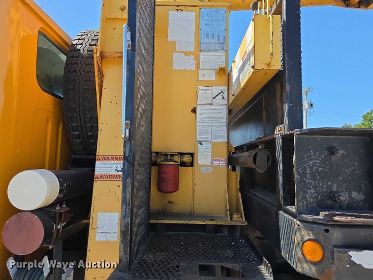 image for item FI0997 1995 International 4900 crane truck